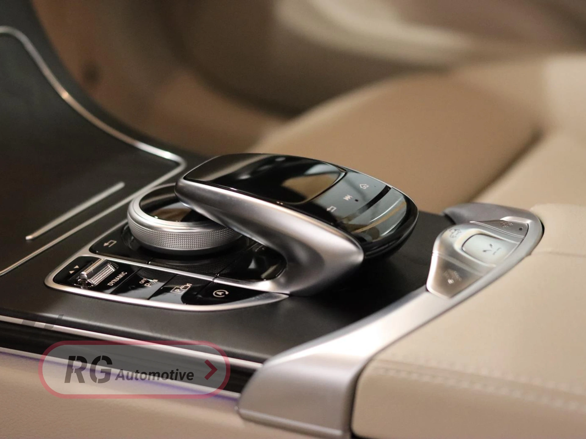 Console centrale Mercedes C200 Cabriolet avec finition aluminium