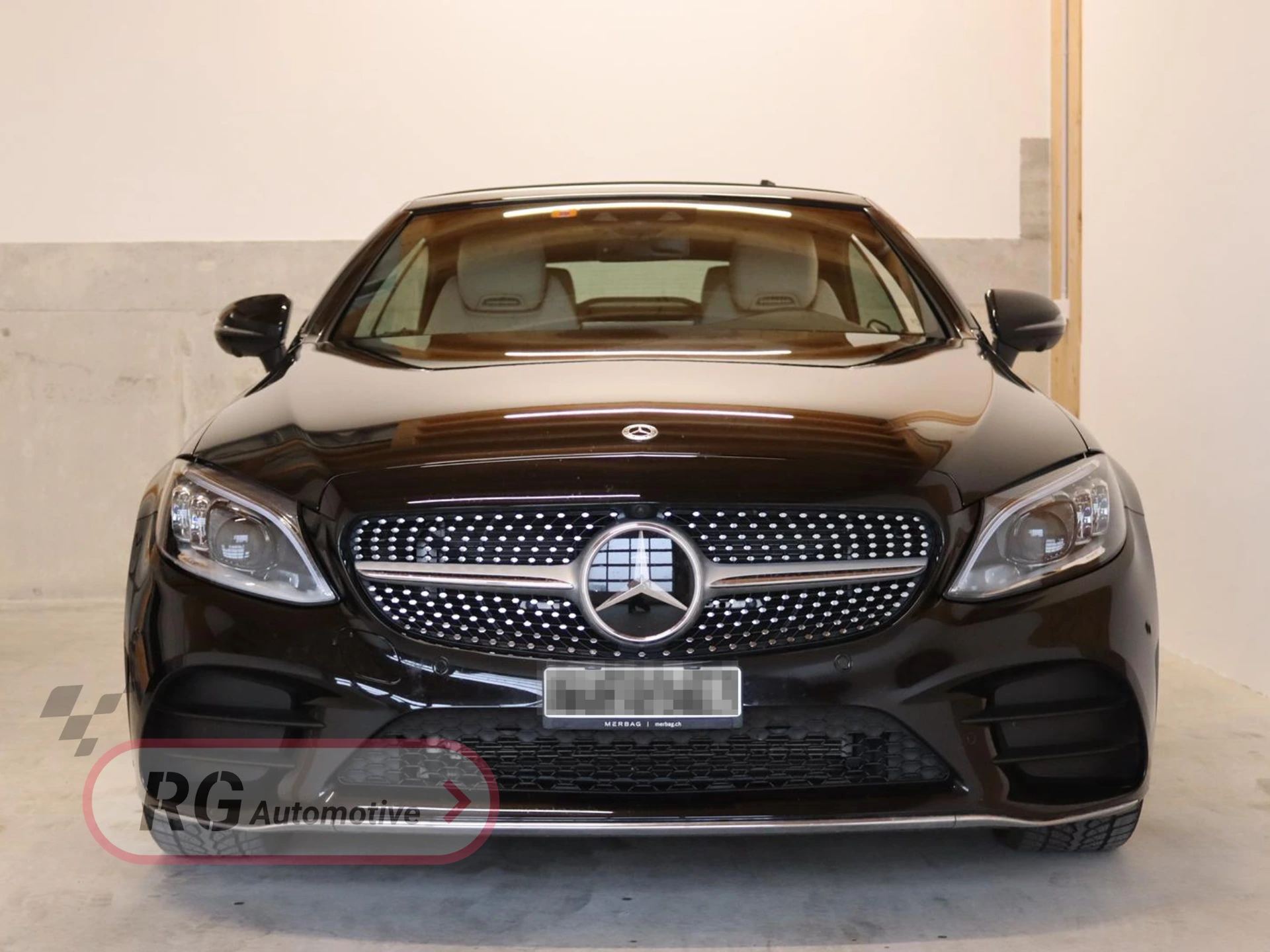 Mercedes C200 Cabriolet noir AMG vue avant vendue par RG Automotive