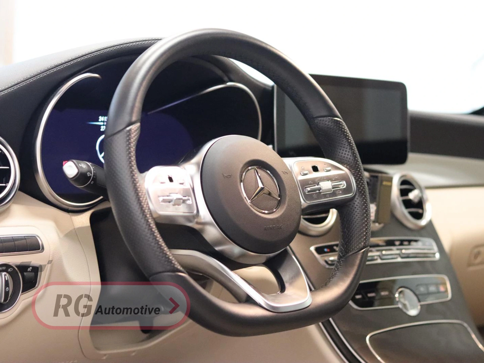 Volant Mercedes AMG avec intérieur cuir beige C200 Cabriolet