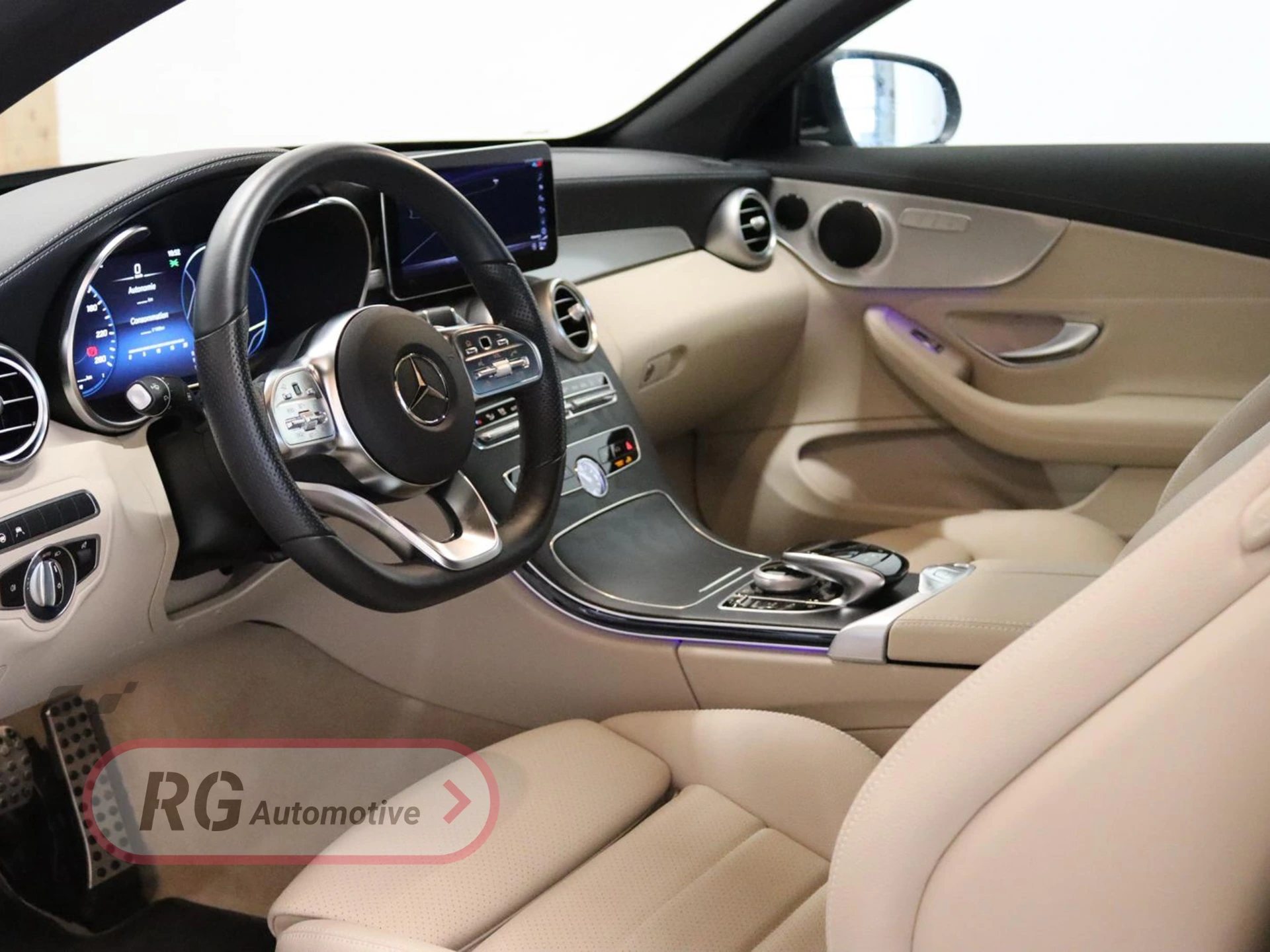 Habitacle Mercedes C200 Cabriolet AMG intérieur premium